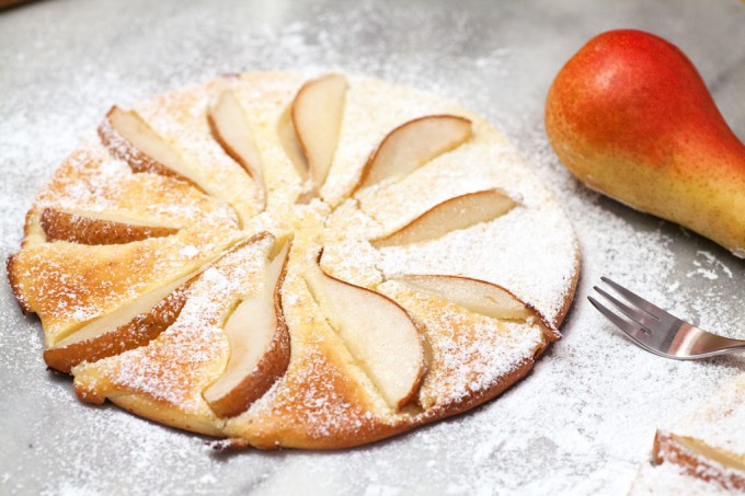 Birnenpfannkuchen-dicke Pfannkuchen mit Obst.