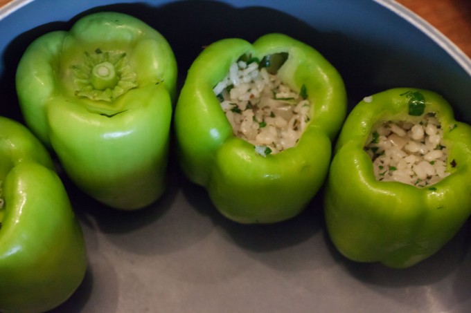 Gefüllte Paprika vegetarisch mit Reis auf türkische Art – Zeytinyağlı ...