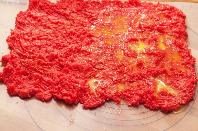 Selbstgemachte Hamburger und Cheeseburger mit Hamburger-Buletten aus ... Selbstgemachte Hamburger und Cheeseburger mit Hamburger-Buletten aus ...