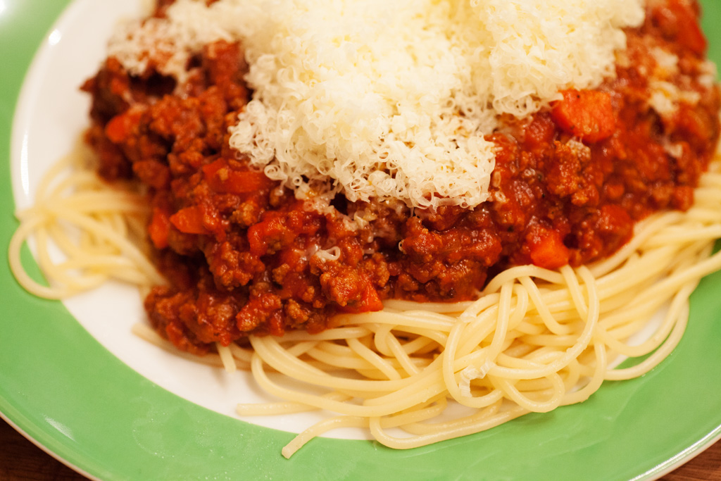spaghetti bolognese, Nudeln mit Hackfleischsauce.