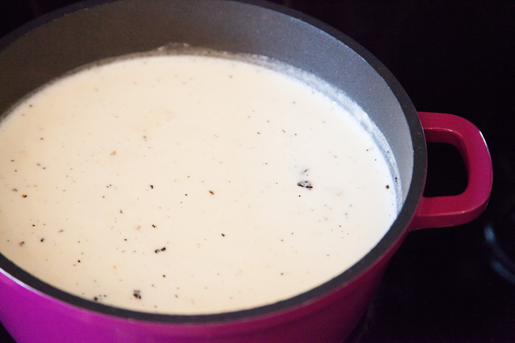 Und nein, der Milchreis ist nicht angebrannt: die dunklen Sprenkel in der Milch stammen vom Vanillemark.